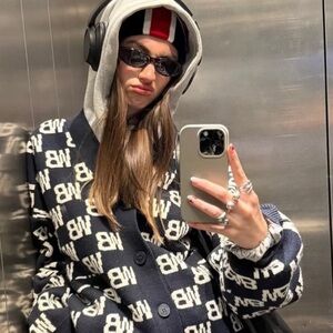 Meet your Posher, Pam